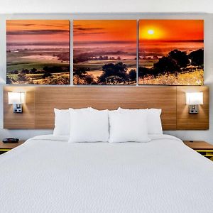 Days Inn By Wyndham Sioux Falls Airport